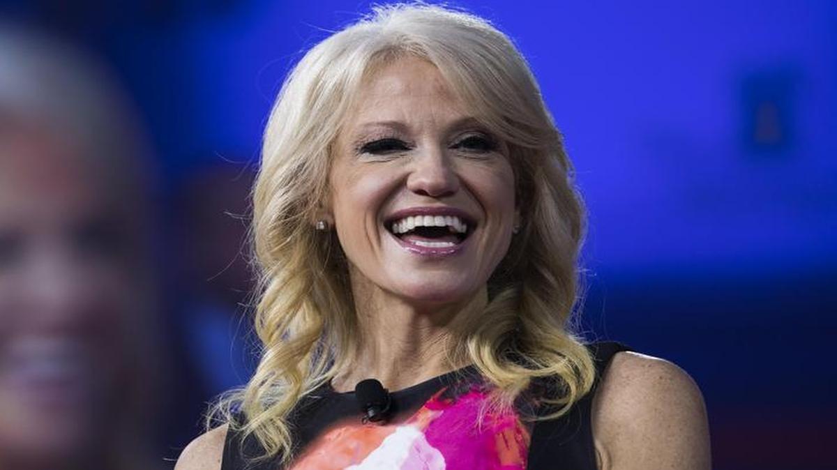 La asesora presidencial de Donald Trump, Kellyanne Conway, pronuncia su discurso en la Conferencia de Acción Política Conservadora (CPAC), en el Resort Nacional Gaylord y Centro de Convenciones en National Harbor, Maryland, Estados Unidos, el 23 de febrero de 2017.