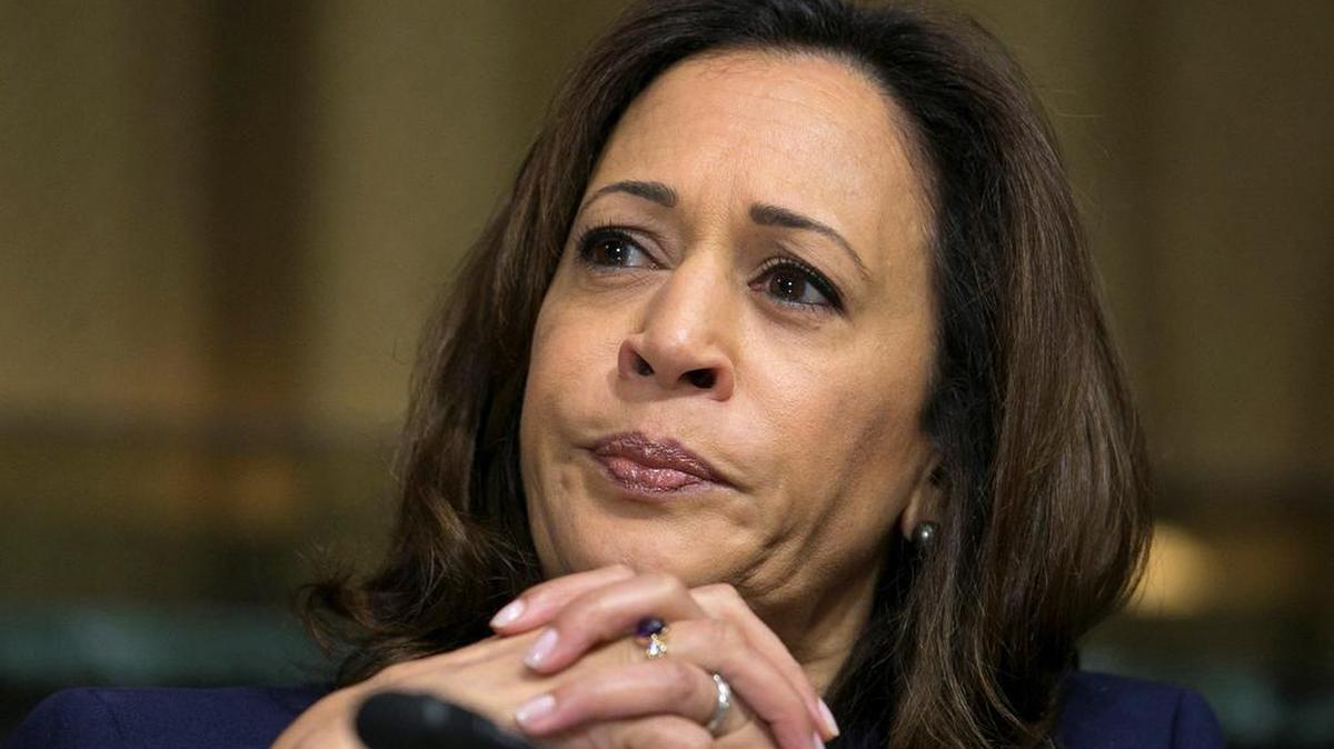 Fotografía de archivo fechada el 28 de septiembre de 2018 que muestra a la senadora demócrata por California, Kamala Harris, durante una sesión del Comité Judicial del Senado en Washington, Estados Unidos.