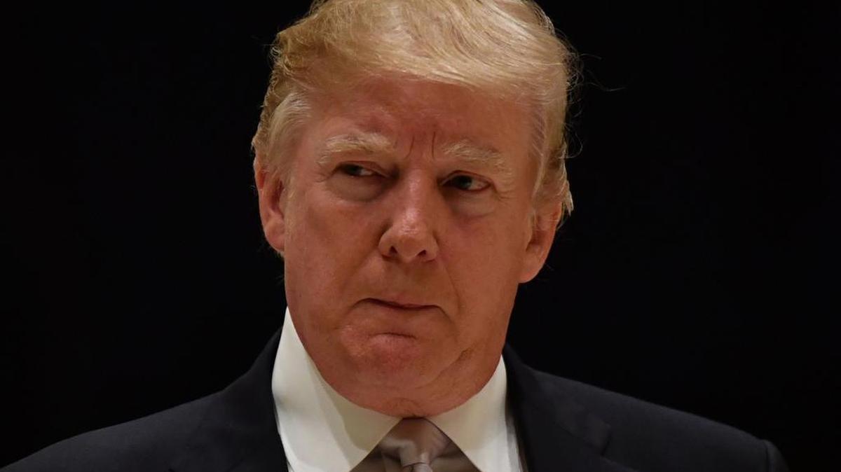 El presidente de EEUU, Donald Trump, habla con los periodistas en el Trump International Golf Club en West Palm Beach el 14 de enero de 2018.