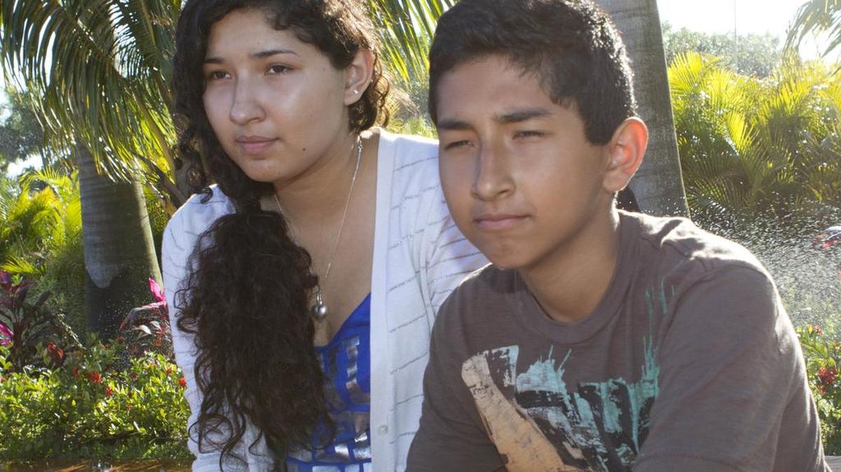 
Cesia Soza y su hermano Ronald, hijos de deportados, sufrieron de depresión. 
