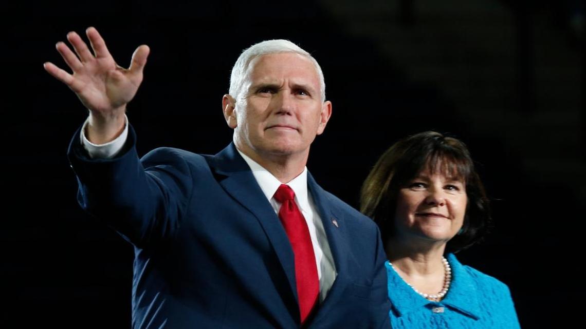 El candidato republicano a la Vicepresidencia, Mike Pence, volvió el domingo a evidenciar la brecha que separa sus opiniones sobre Rusia de las de su compañero de fórmula.