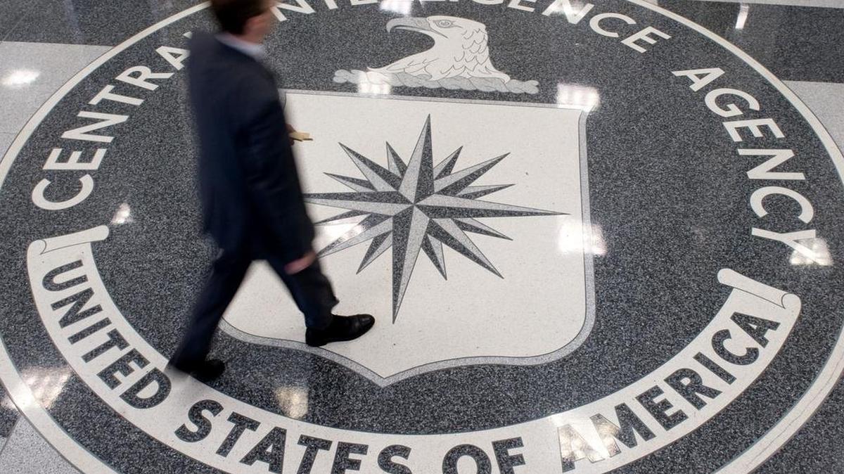 Foto de archivo del lobby de la sede de la CIA en Langley, Virginia.