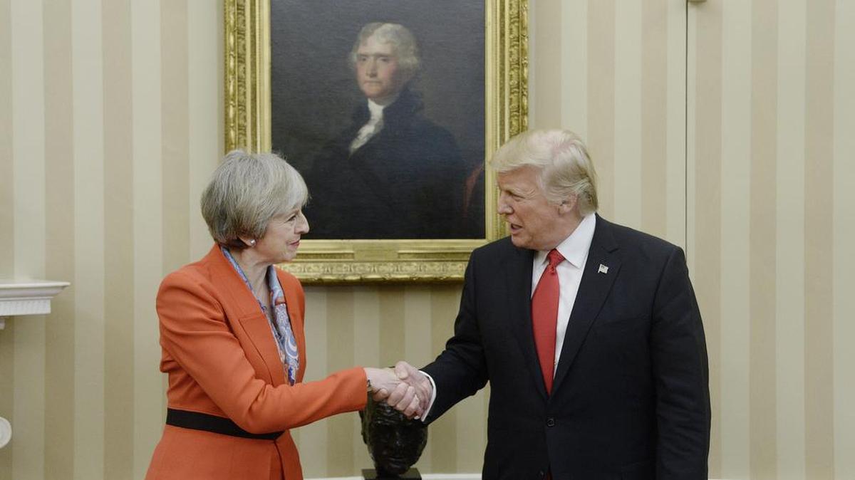 El presidente, Donald Trump, dejó clara su sintonía con la primera ministra británica, Theresa May, quien buscó acercar posturas con él en lo relativo al apoyo estadounidense a la OTAN y la conveniencia de mantener, por ahora, las sanciones que ambos países impusieron a Rusia en 2014.