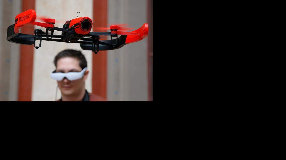 <cutline_leadin>Mientras mas</cutline_leadin> drones se regalaron en esta Navidad, más ejemplares estarán volando en el cielo neoyorquino, lo que representa un verdadero dolor de cabeza para la Administración Federal de Aviación estadounidense.