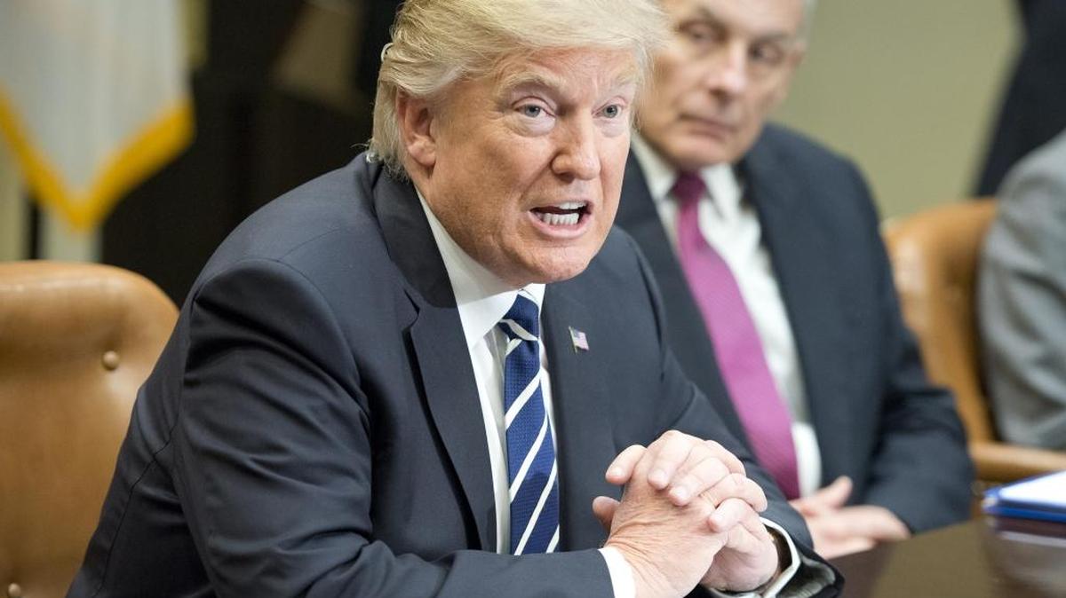 El presidente Donald Trump en una reunión con expertos en ciberseguridad en la sala Roosevelt de la Casa Blanca en Washington, D.C., el martes 31.