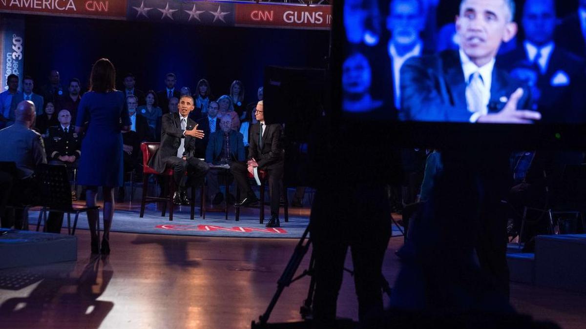 En un artículo de opinión publicado el jueves en el diario The New York Times, el presidente reconoció que las reformas para reducir la violencia de las armas en el país no ocurrirán en su presidencia y aseguró que es necesaria una respuesta integral a una “crisis nacional”.