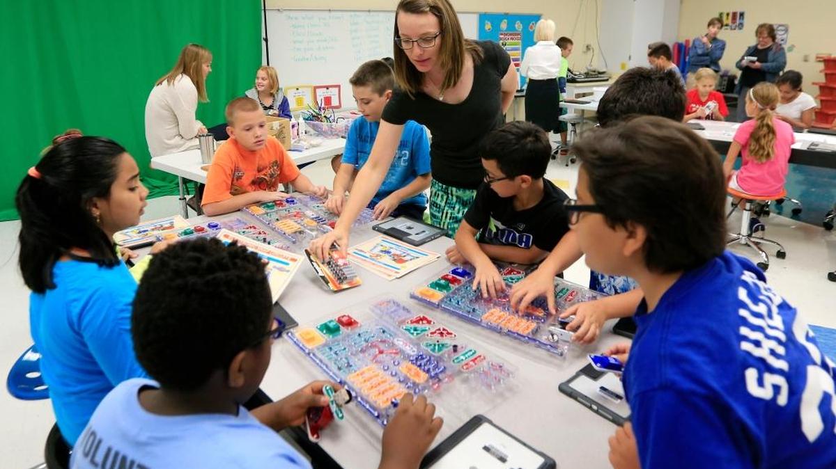 Los maestros en Estados Unidos han acudido a internet para recaudar fondos a fin de asegurar los suministros de salón de clase.