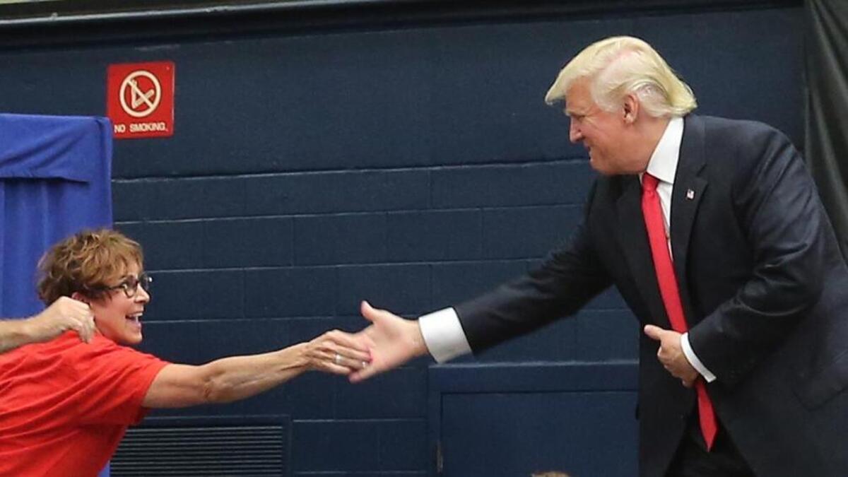 El plan del candidato republicano a la Casa Blanca, Donald Trump, de moderar su controvertido programa migratorio para acercarse a los votantes hispanos sigue sumido en la confusión.