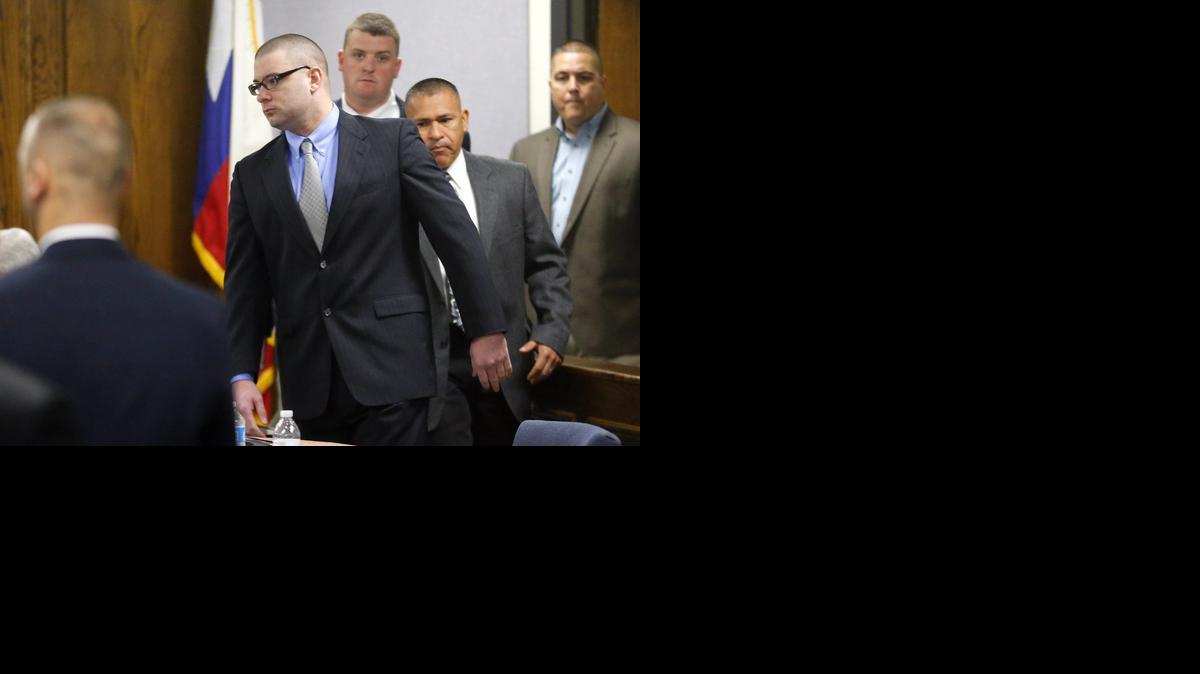 <cutline_leadin>El ex</cutline_leadin> infante de marina Eddie Routh asiste al comienzo del juicio en su contra el miércoles, en Stephenville, Texas. Routh enfrenta una condena de cadena perpetua por el homicidio de Kyle y el de Chad Littlefield.