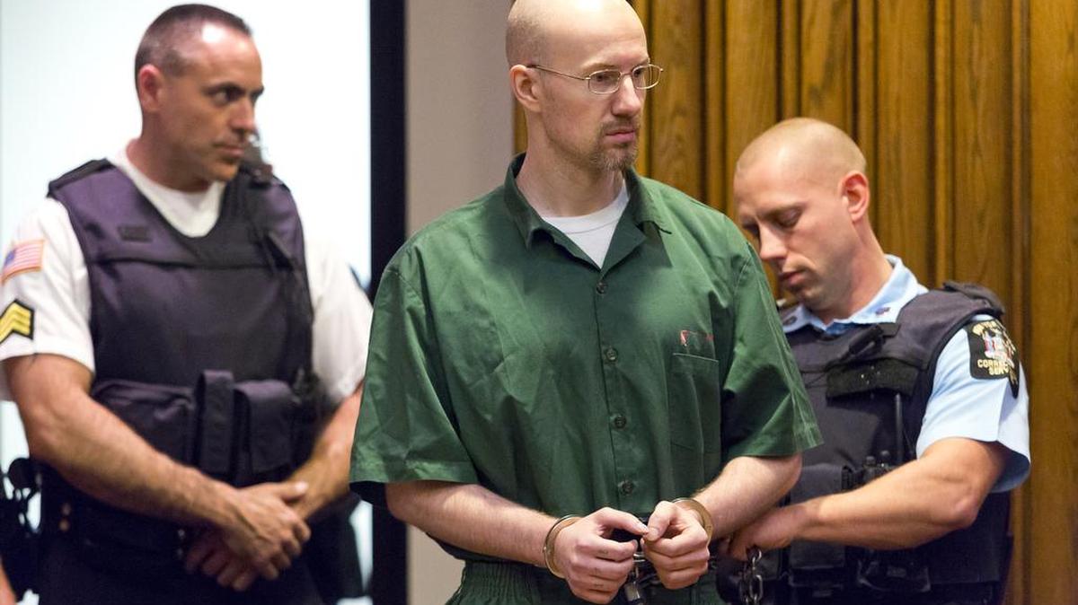David Sweat (centro) se declara culpable de los cargos de contrabando y fuga en Nueva York este viernes.