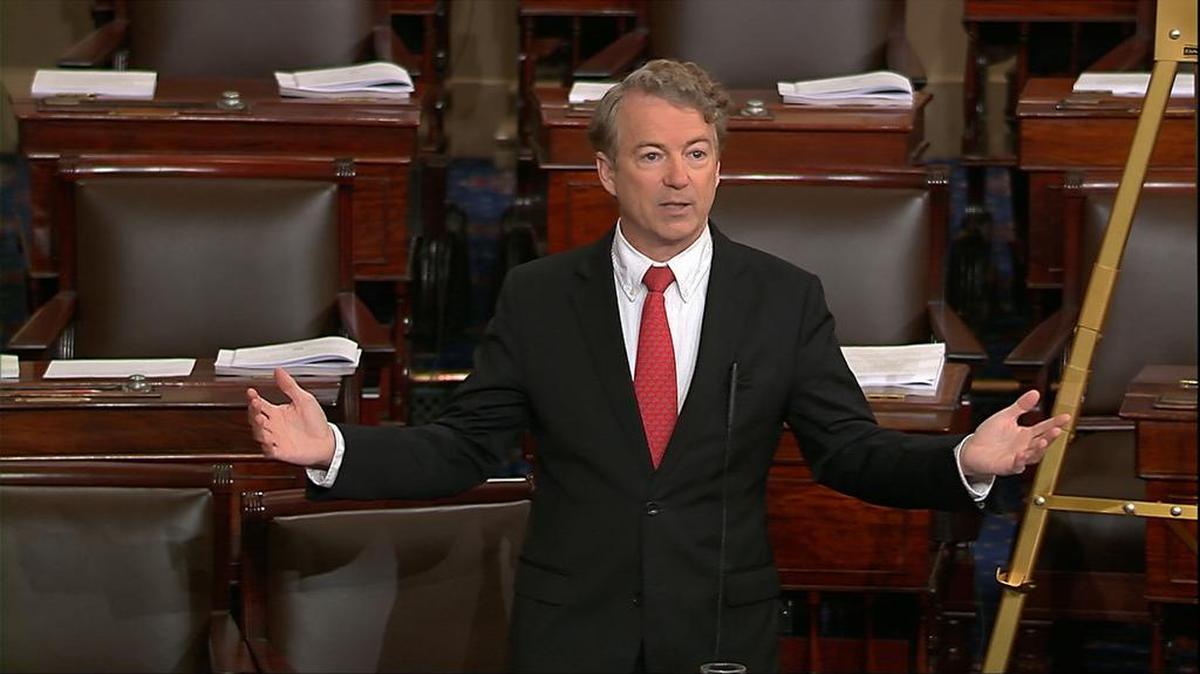 El senador republicano Ran Paul durante su intervención el jueves en la noche en el Senado.