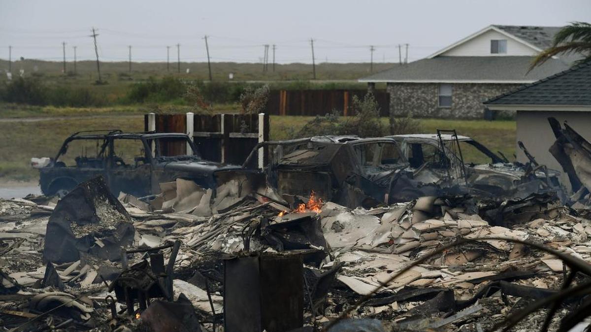 El huracán Harvey llegó a la costa de Texas el viernes, desencadenando torrentes de lluvia y fuertes vientos, la primera gran tormenta que golpeó a Estados Unidos en 12 años.