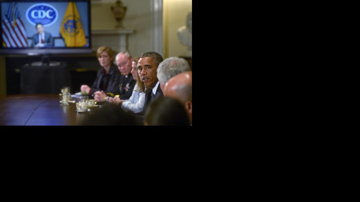 <cutline_leadin>El presidente</cutline_leadin> Obama habla durante una reunión de agencias gubernamentales para enfrentar el virus ébola, el miércoles, en Washington DC. Obama urgió a los líderes europeos a comprometerse más en esta lucha global.