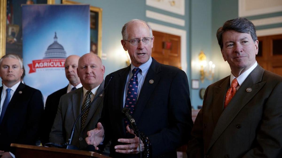 El legislador republicano por Texas, Mike Conaway, durante una conferencia de prensa en el Capitolio.