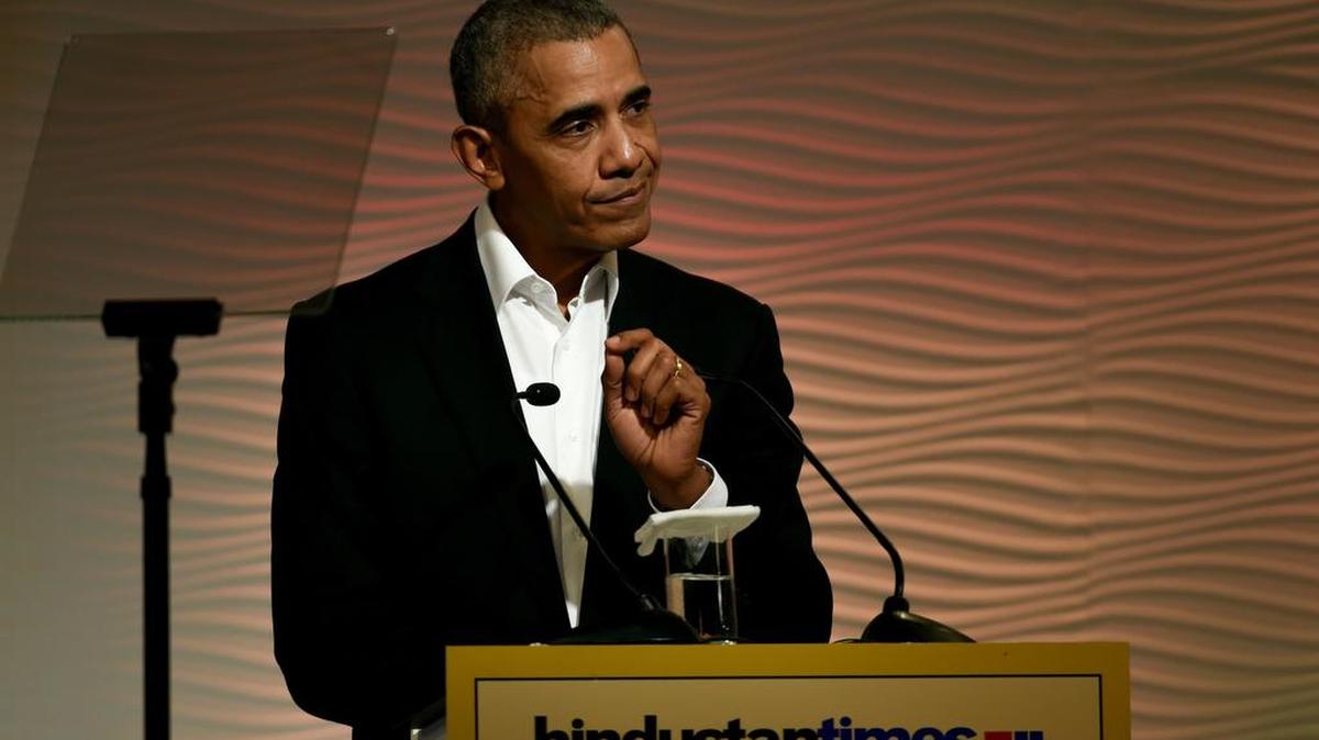 El ex presidente de EE UU Barack Obama durante su discurso en la Cumbre de Liderazgo Hindustan Times en la capital india Nueva Delhi el 1 de diciembre de 2017.