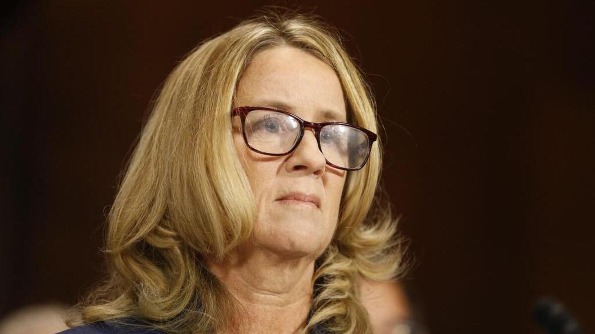 Christine Blasey Ford, una de las presuntas víctimas de abusos por parte del juez nominado al Tribunal Supremo Brett Kavanaugh, comparece ante el comité judicial del Senado en el Capitolio, Washington DC, Estados Unidos, hoy, 27 de septiembre de 2018.