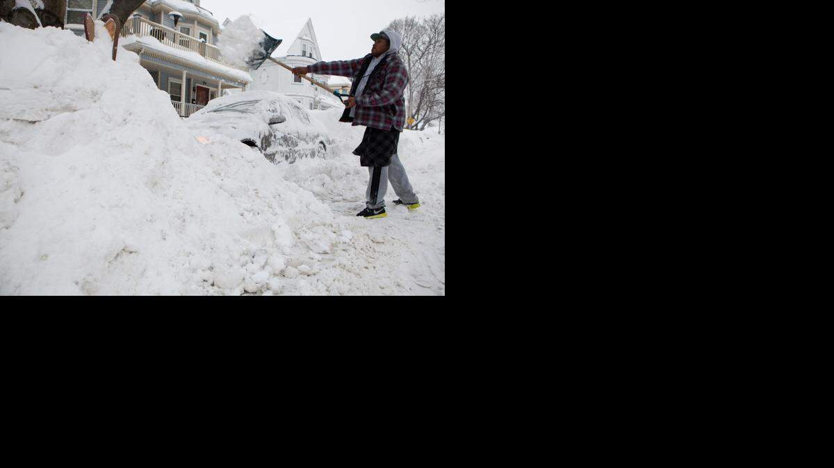 
Boston ha registrado las nevadas más importantes de su historia en un lapso de 30 días, según el servicio meteorológico nacional citado por el diario Boston Globe, con 1.56 metros (61.6 pulgadas) hasta el lunes
