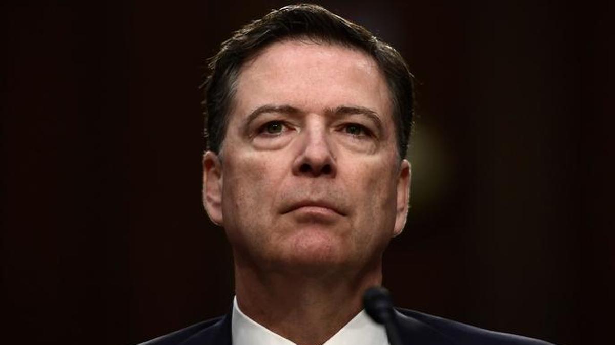 Esta foto de archivo tomada el 8 de junio de 2017 muestra que el ex director del FBI, James Comey, llegó a declarar durante una audiencia del Comité Selecto del Senado de EEUU.