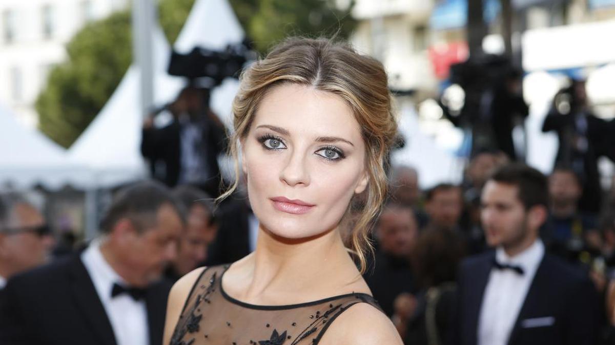 Foto de archivo de 16 de mayo de 2016, la actriz Mischa Barton posa para los fotógrafos a su llegada a la proyección de la película Loving en el 69 Festival de Cine de Cannes en el sur de Francia.