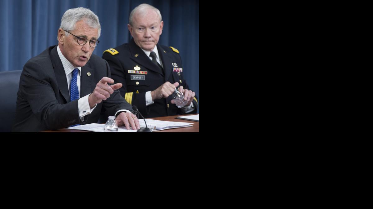 <cutline_leadin>El secretario</cutline_leadin> de Defensa, Chuck Hagel (izq.), y el jefe del Estado Mayor Conjunto, el general Martin Dempsey (der.), en una rueda de prensa en el Pentágono.<252><252>