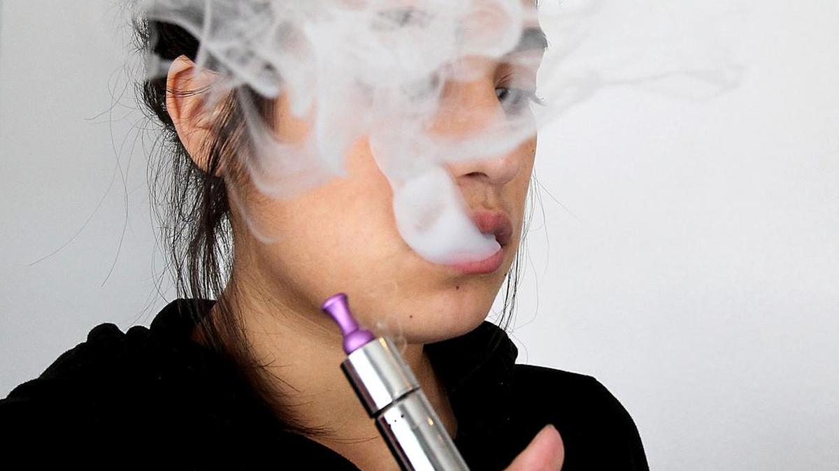 La Administración de Alimentos y Medicamentos de EEUU anunció el miércoles una campaña contra los fabricantes de cigarrillos electrónicos.