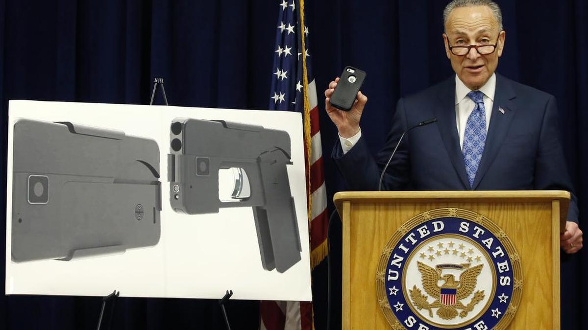 El senador demócrata Charles Schumer, de Nueva York, dijo que la pistola que promueve en internet una compañía de nombre Ideal Conceal “es un desastre en potencia”.