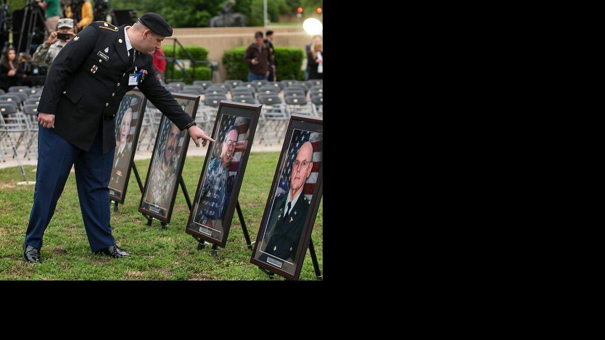 <cutline_leadin>Casi medio</cutline_leadin> centenar de supervivientes y familiares de los 13 fallecidos en aquel ataque recibieron en una ceremonia la Medalla del Corazón Púrpura, reservada para aquellos que han sido heridos en el campo de batalla