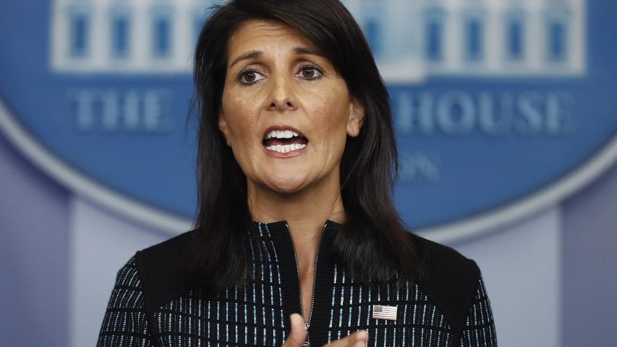 La embajadora de Estados Unidos ante las Naciones Unidas, Nikki Haley, habla a la prensa en una conferencia en la Casa Blanca el viernes 15 de septiembre de 2017.