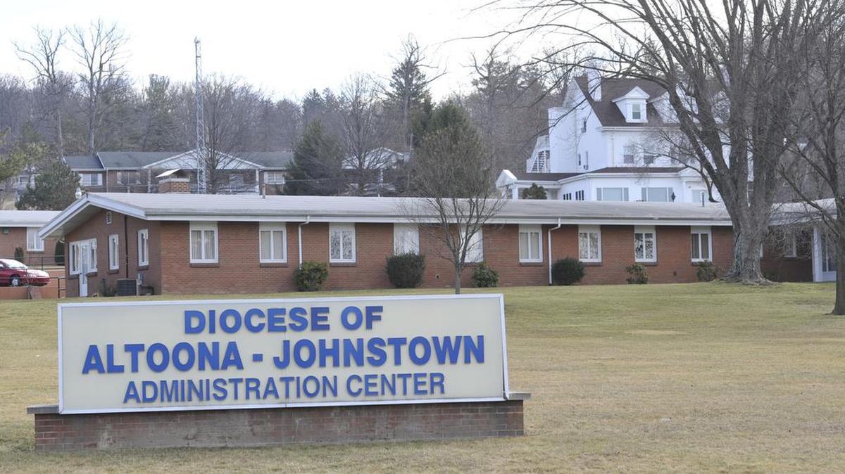 Dos obispos católicos que dirigieron la diócesis de Altoona-Johnstown (Pennsylvania) han sido acusados de encubrir los abusos sexuales perpetrados por 50 religiosos a cientos de niños durante al menos 40 años.