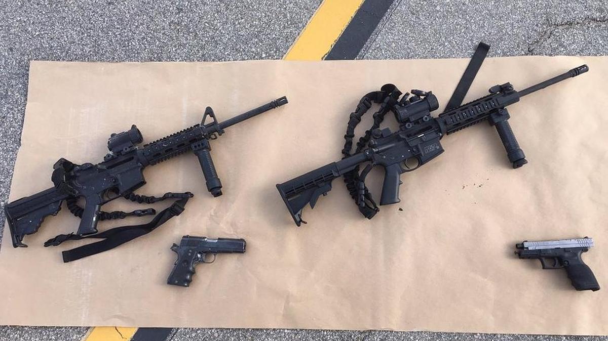 Las armas usadas por la pareja que mató a 14 personas en un centro para personas discapacitadas en San Bernardino, California.