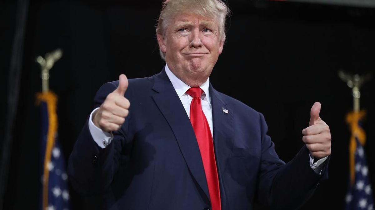 El candidato presidencial republicano Donald Trump participa en un acto de campaña el lunes en el MidFlorida Credit Union Amphitheatre en Tampa, Florida.