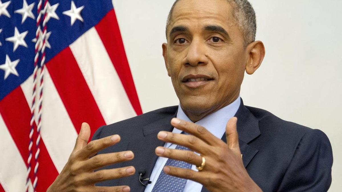 El presidente de Estados Unidos, Barack Obama, saluda a los periodistas a su regreso a la Casa Blanca, en Washington (Estados Unidos), el 6 de enero.