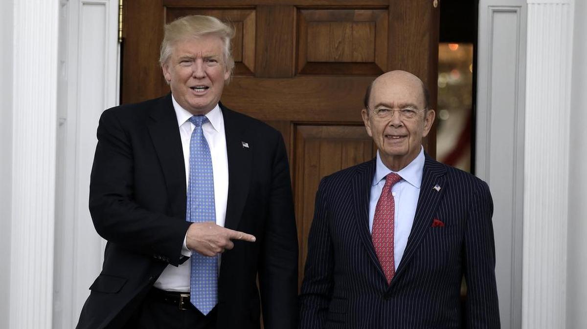 El entonces presidente electo Donald Trump junto a Wilbus Ross el 20 de noviembre de 2016.