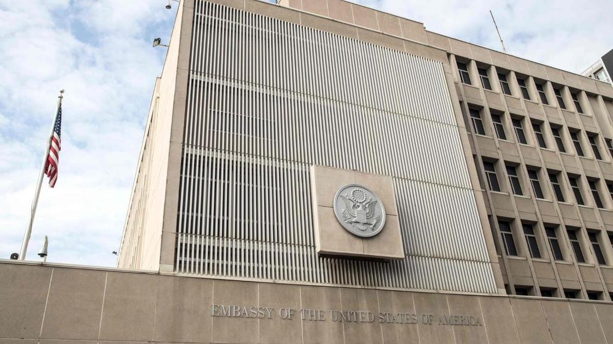 Esta foto de archivo tomada el 28 de diciembre de 2016 muestra el edificio de la Embajada de los Estados Unidos en la ciudad costera israelí de Tel Aviv.