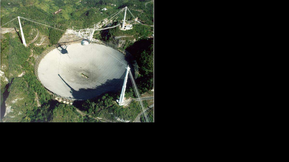 
El famoso radio telescopio de Arecibo en Puerto Rico. Los investigadores del Instituto SETI (Search for Extraterrestrial Intelligence) de California, esperan poner en marcha pronto el proyecto, denominado Active SETI.

