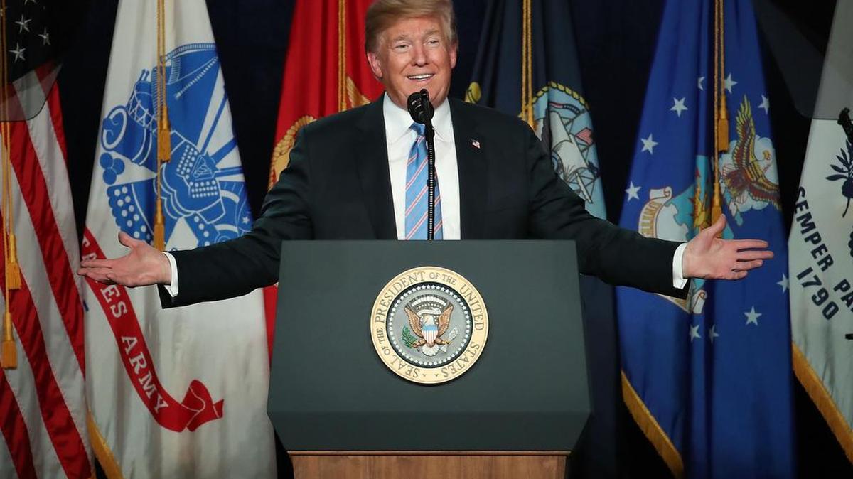 El presidente de Estados Unidos, Donald Trump, habla en un evento en Virginia Occidental el 3 de junio del 2018.