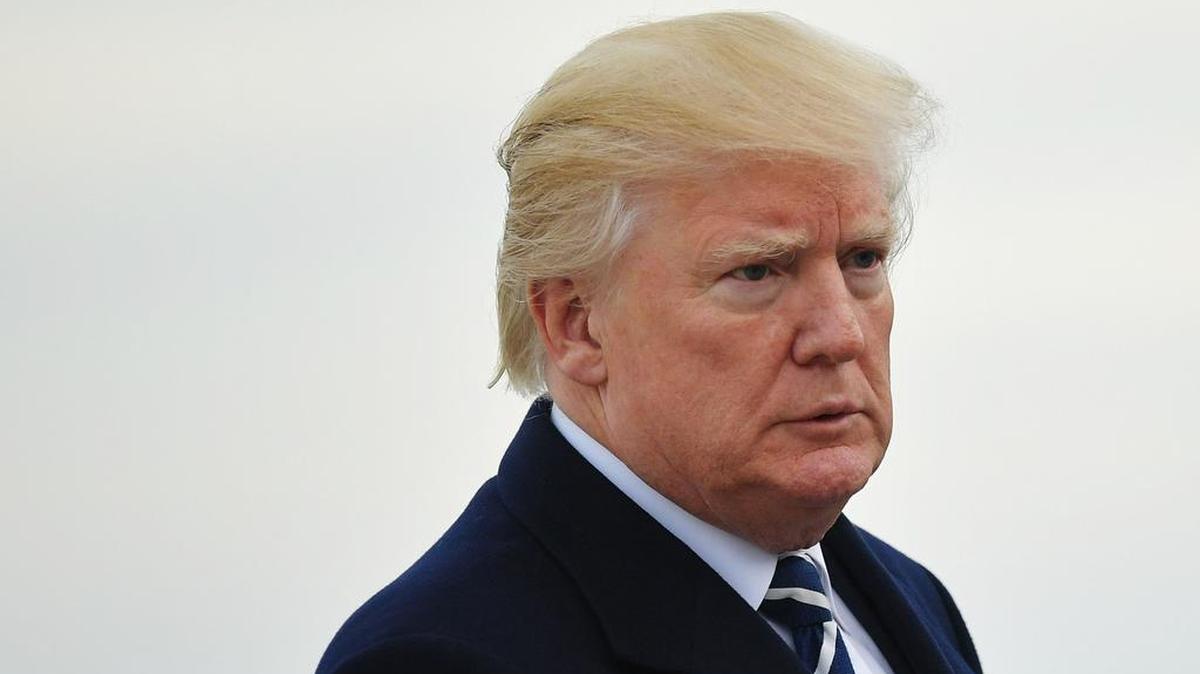 El presidente Donald Trump regresa a Washington D.C. el 2 de diciembre de 2017.