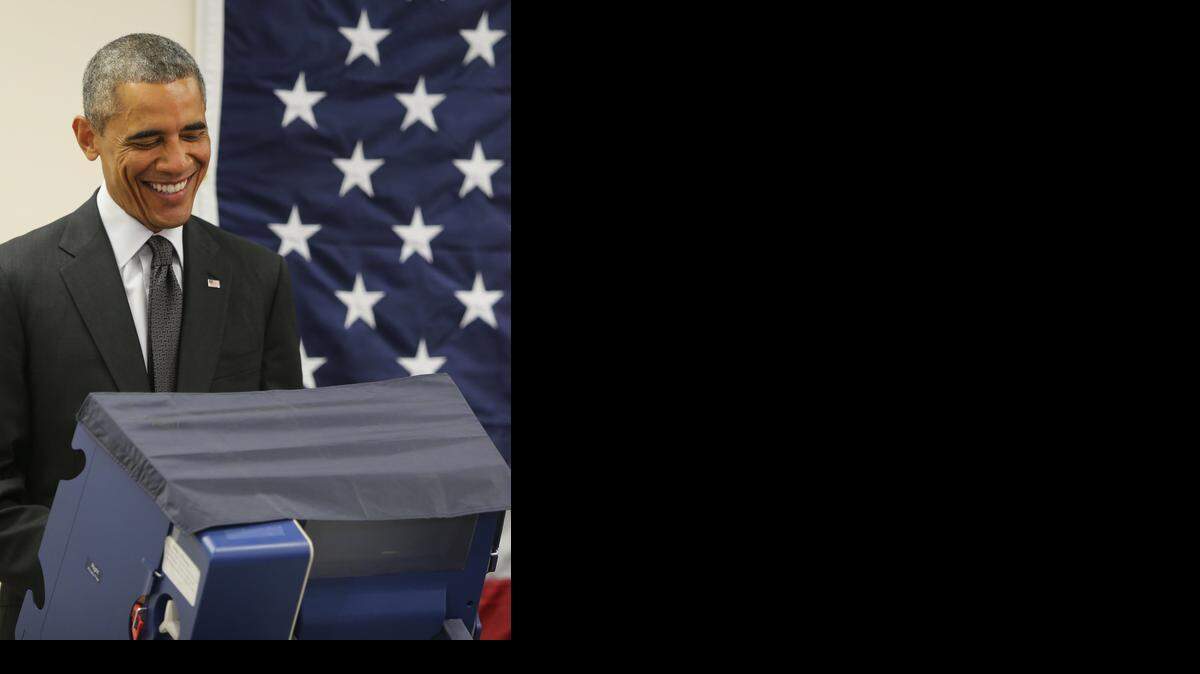 
El presidente Barack Obama ejerce su derecho al voto el lunes en el Centro Comunitario Martin Luther King en Chicago.


