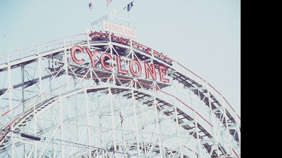 
Montaña rusa ‘Cyclone’ en el parque de diversiones de Coney Island en Brooklyn, Nueva York.
