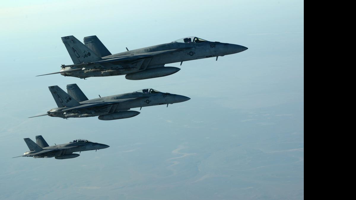 
La CIA dijo que el grupo Estado Islámico contaba con cerca de 31,500 soldados, lo que significa que la cifra de muertes por los bombardeos representa una tercera parte de sus fuerzas.
