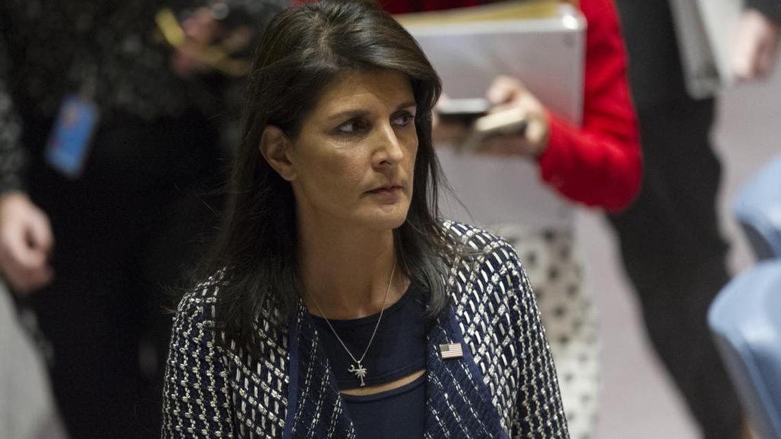 Fotografía cedida por la ONU, de la embajadora de EEUU ante la ONU, Nikki Haley el 28 de septiembre de 2017, en la sede del organismo en Nueva York.