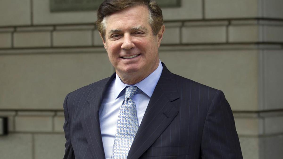 En esta foto de archivo del 23 de mayo de 2018, Paul Manafort, ex jefe de la campaña del presidente Donald Trump, abandona el Tribunal Federal de Distrito después de una audiencia en Washington.