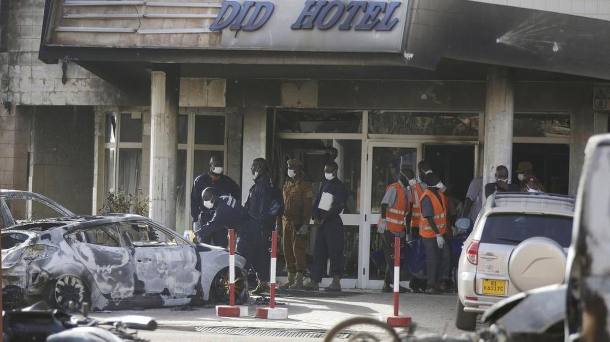 Burkina Faso se convirtió en el último país arrastrado a la lucha yihadista contra Occidente y sus aliados cuando un número indeterminado de atacantes arremetió contra el Splendid Hotel en la noche del viernes.