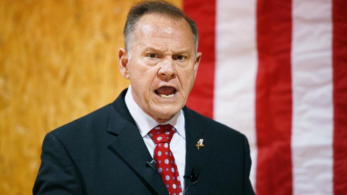 El aspirante republicano por Alabama al Senado de EEUU, Roy Moore, durante un acto de campaña el 30 de noviembre del 2017 en Dora, Alabama.