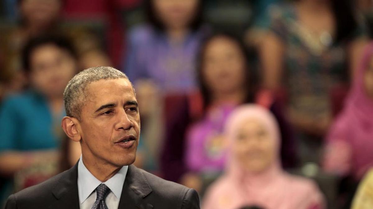 El presidente de Estados Unidos, Barack Obama, se dirige a estudiantes de la Iniciativa de líderes jóvenes de la ASEAN (YSEALI) en la Universidad Taylor en Kuala Lumpur (Malasia) hoy, 20 de noviembre de 2015.