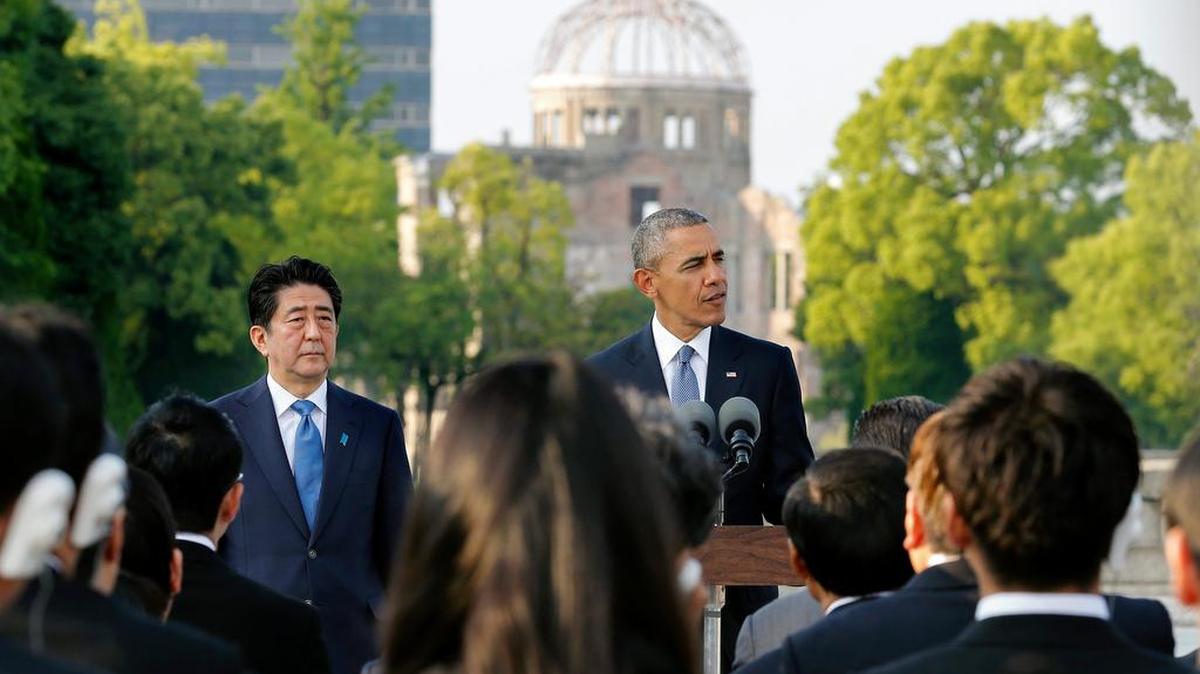 Acompañado por el primer ministro japonés Shinzo Abe, Obama había depositado momentos antes una corona de flores en el cenotafio de Hiroshima.