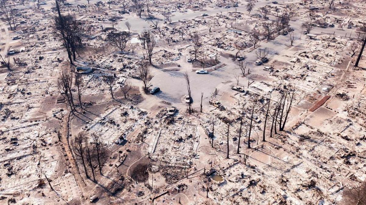Barrios enteros en Santa Rosa, una ciudad de 175.000 habitantes en Sonoma, 90 km al norte de San Francisco, quedaron reducidos a cenizas.