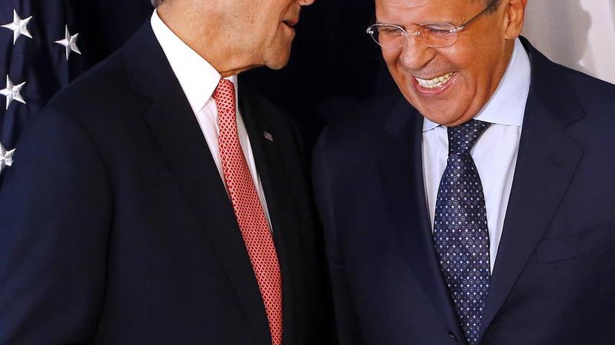 
La reunión que mantuvieron John Kerry (izq.) y Serguei Lavrov en un hotel de Nueva York fue “bastante constructiva”, dijeron fuentes.
