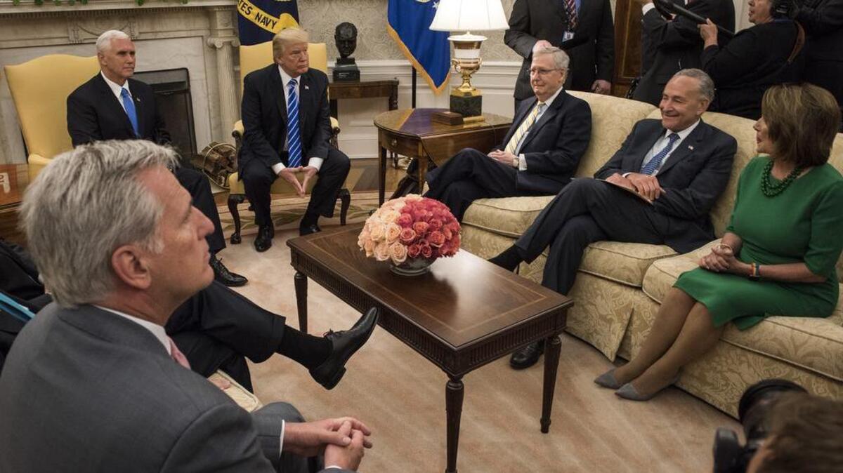 El presidente Donald Trump se reúne el miércoles en la Casa Blanca con los líderes republicanos y demócratas del Congreso.