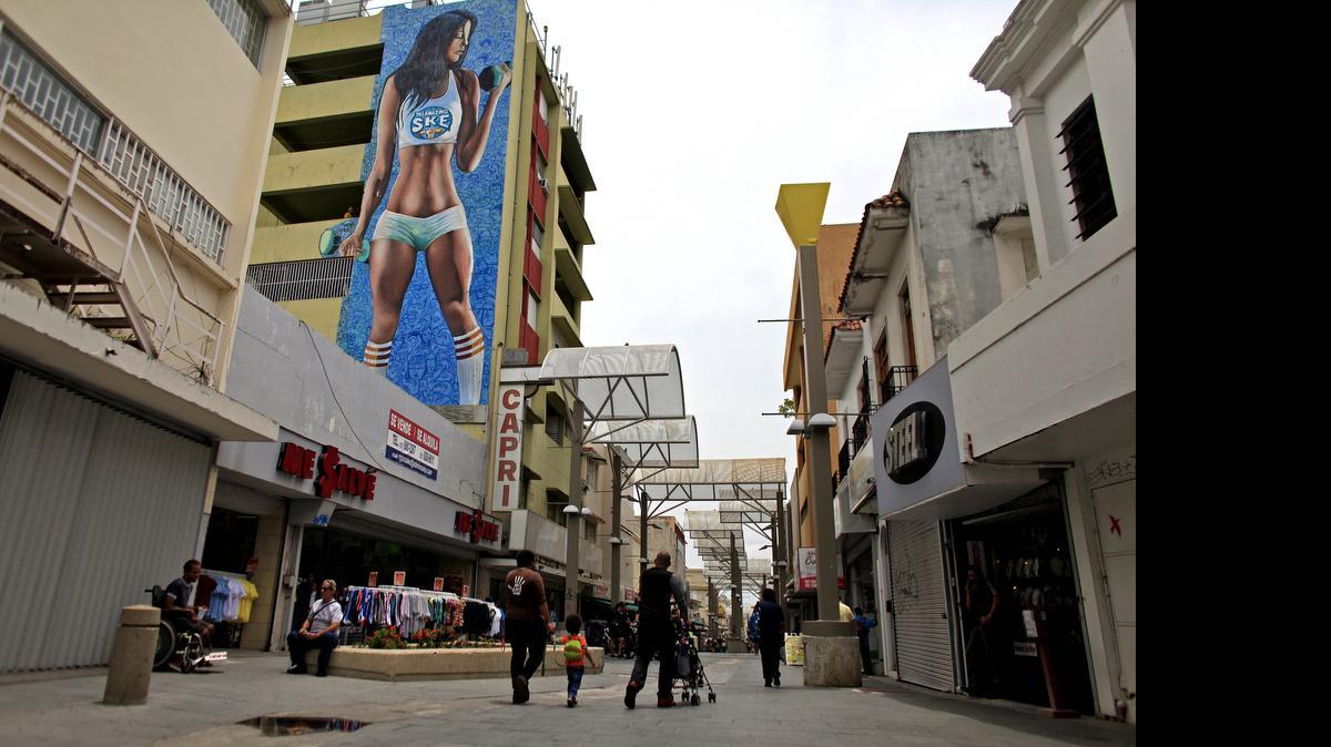 
En Río Piedras han cerrado muchos establecimientos comerciales. Un impuesto a las ventas del 11.5 por ceinto entró en efecto el 1º de julio.


